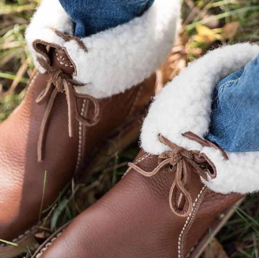 Chic Waterproof Black Boots for Women – Stylish & Cozy for Winter