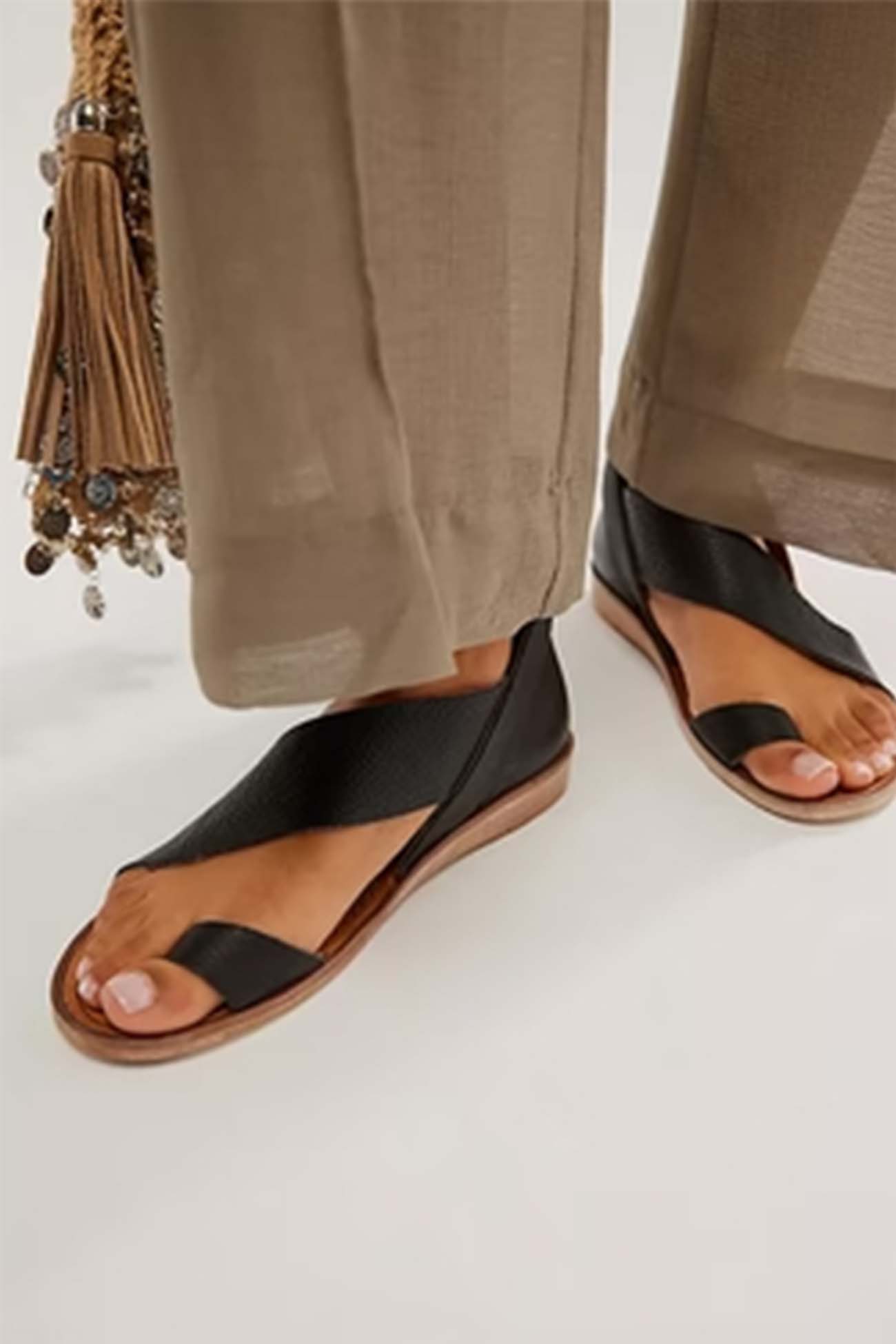 Crisscross Flat Sandals for Women – Effortless Style & Comfort