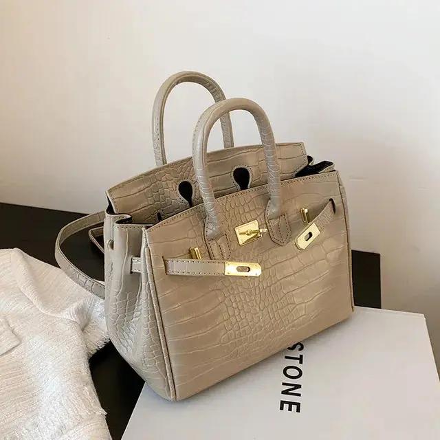 Elegant Handbag for Women – Spacious & Versatile Design-Caliboot