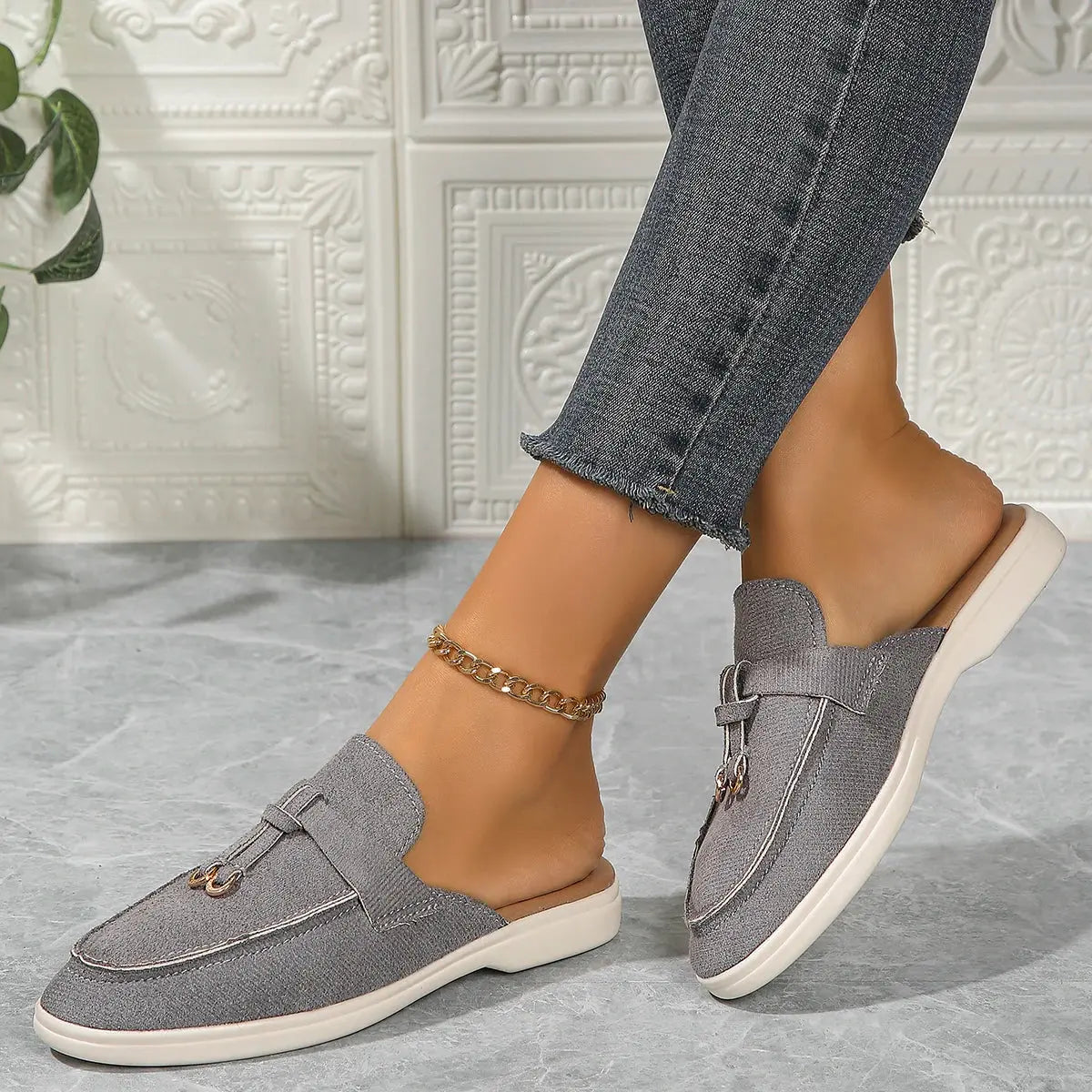 Slip-On Casual Sneakers for Women – Comfortable & Versatile