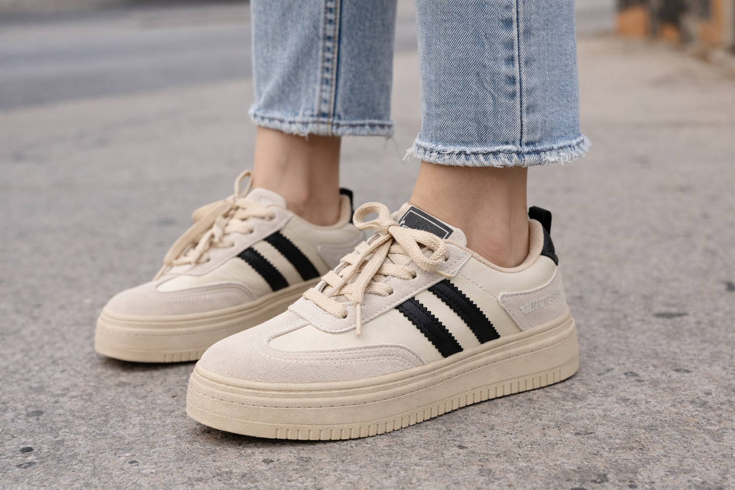 Women’s Retro Low-Top Sneakers – Platform Sole – Classic Stripe Design