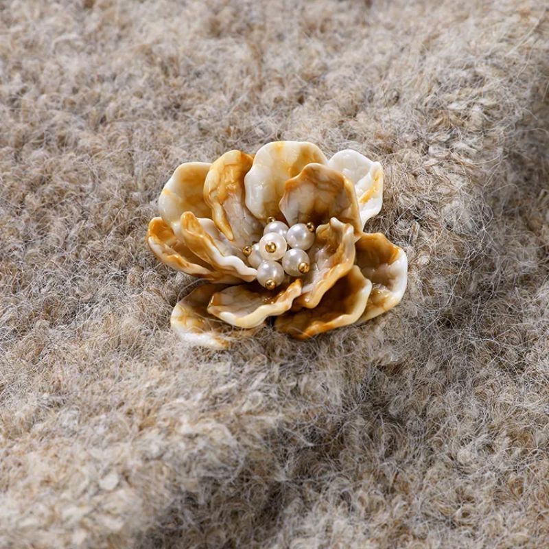 Cropped Collared Wool Cardigan for Women – Cozy Stylish Comfort Caliboot