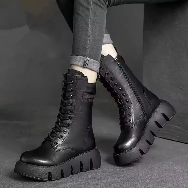 Bottes en Cuir Verni au Style Rétro