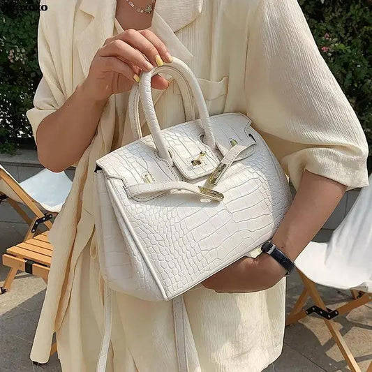 Elegant Handbag for Women – Spacious & Versatile Design-Caliboot