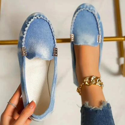 Lightweight Black Loafers for Women – Chic & Versatile Comfort