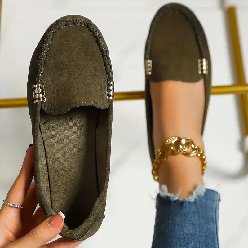 Lightweight Black Loafers for Women – Chic & Versatile Comfort