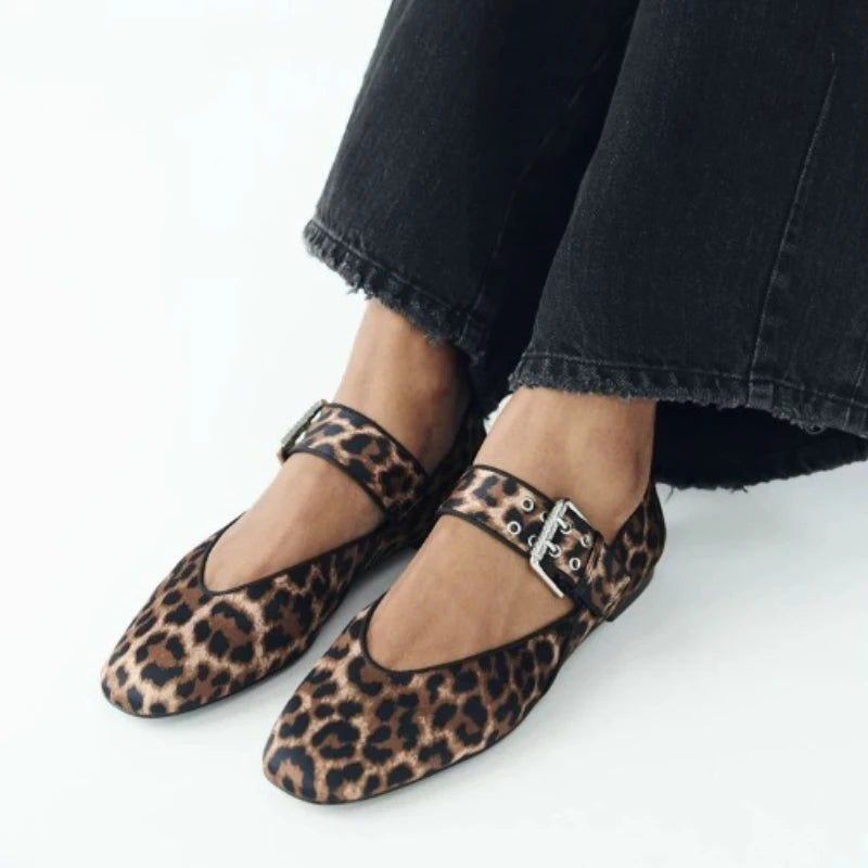 Pointed Toe Flats for Women – Stylish Leopard Print & Comfortable Design