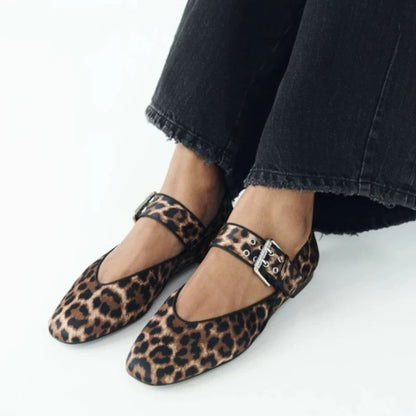 Pointed Toe Flats for Women – Stylish Leopard Print & Comfortable Design
