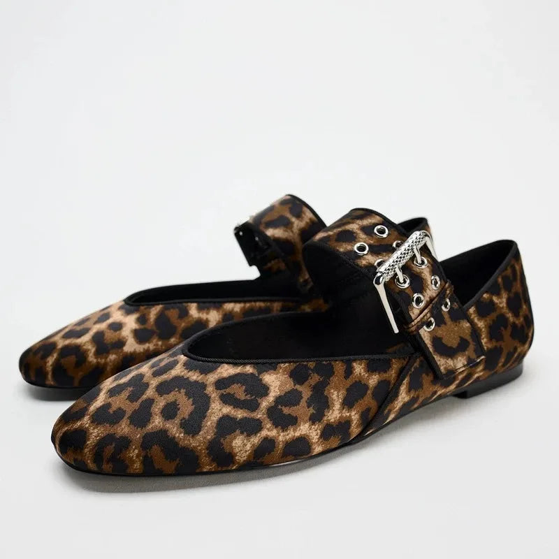 Pointed Toe Flats for Women – Stylish Leopard Print & Comfortable Design