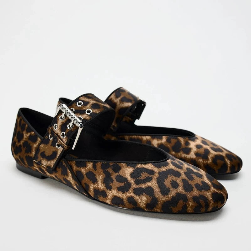 Pointed Toe Flats for Women – Stylish Leopard Print & Comfortable Design