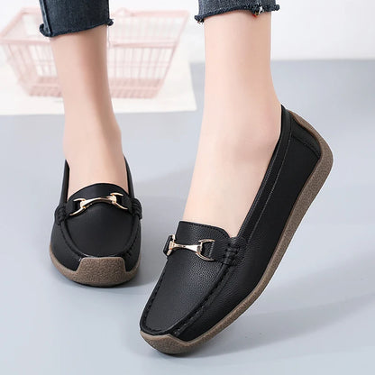 Slip-On Black Flats for Women – Stylish & Comfortable Moccasin Design