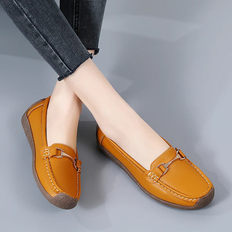 Slip-On Black Flats for Women – Stylish & Comfortable Moccasin Design