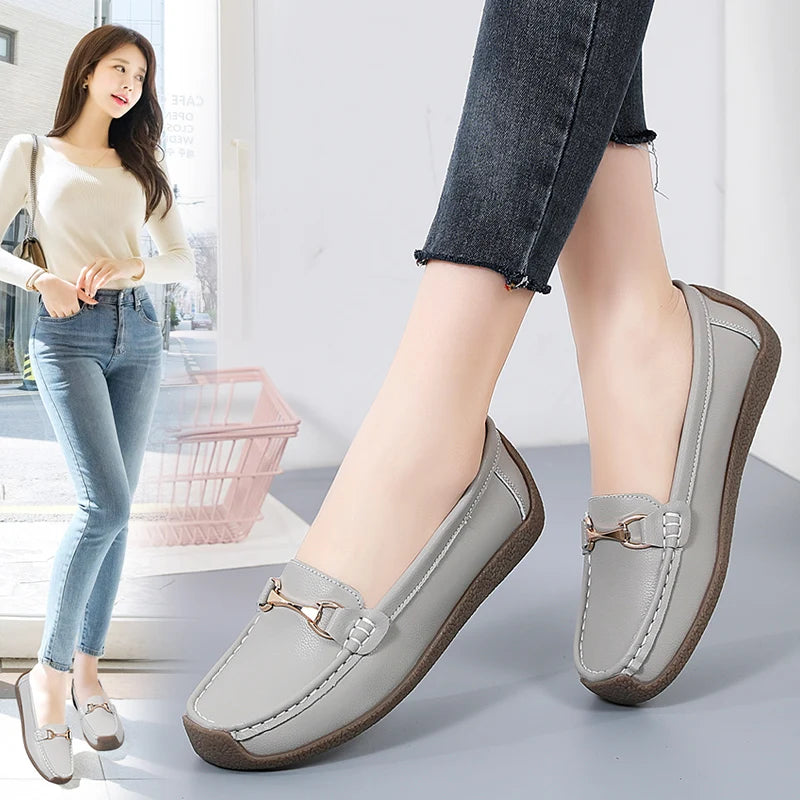 Slip-On Black Flats for Women – Stylish & Comfortable Moccasin Design