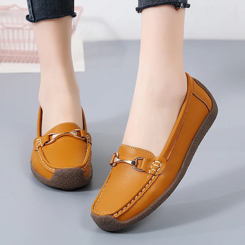 Slip-On Black Flats for Women – Stylish & Comfortable Moccasin Design