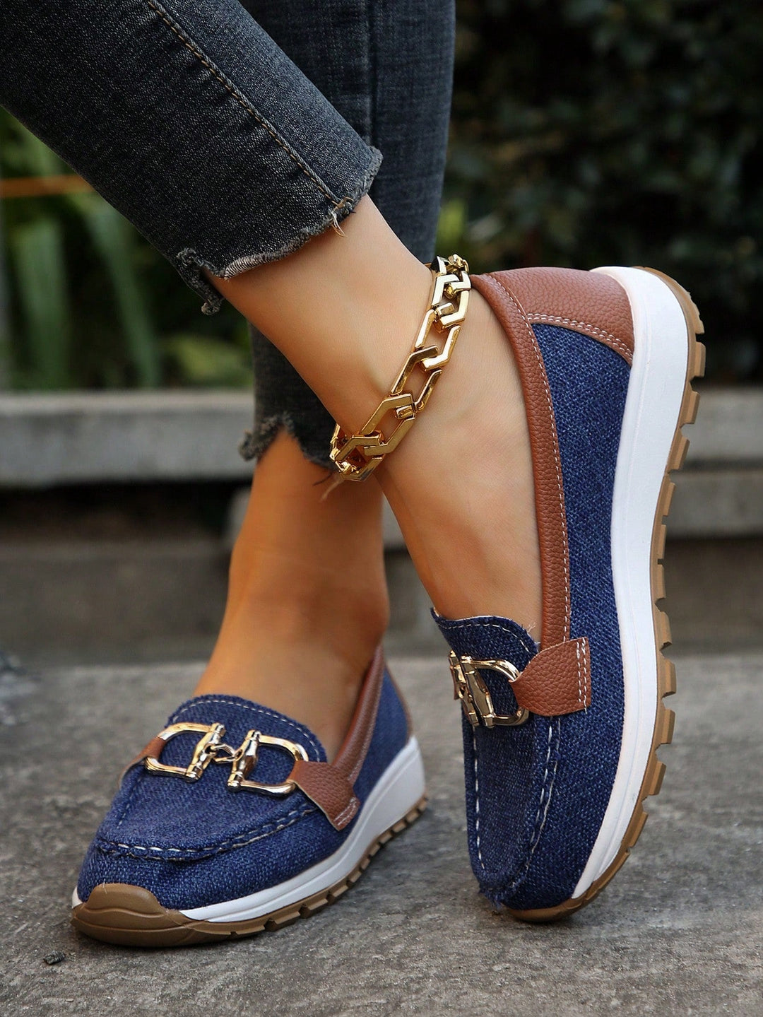 Suede-Like Loafers for Women – Elegant Buckle Detail & All-Day Comfort